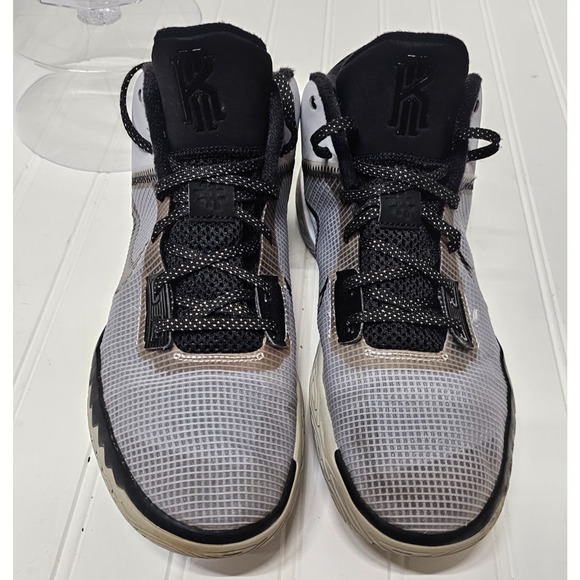 Nike Kyre Flytrap 4 Wolf Gray CT1972-002 Mens Size 9.5 Basketball shoe. - Picture 2 of 10